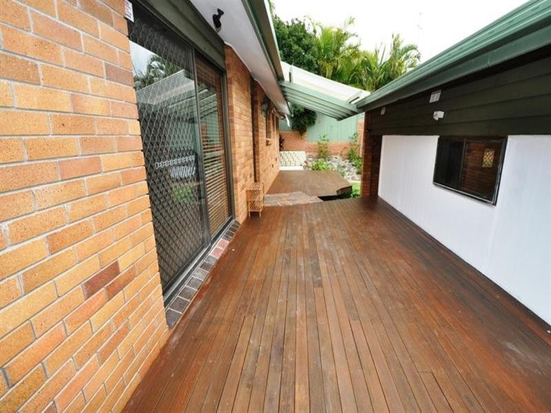 22 Loweana Street, Southport QLD 4215