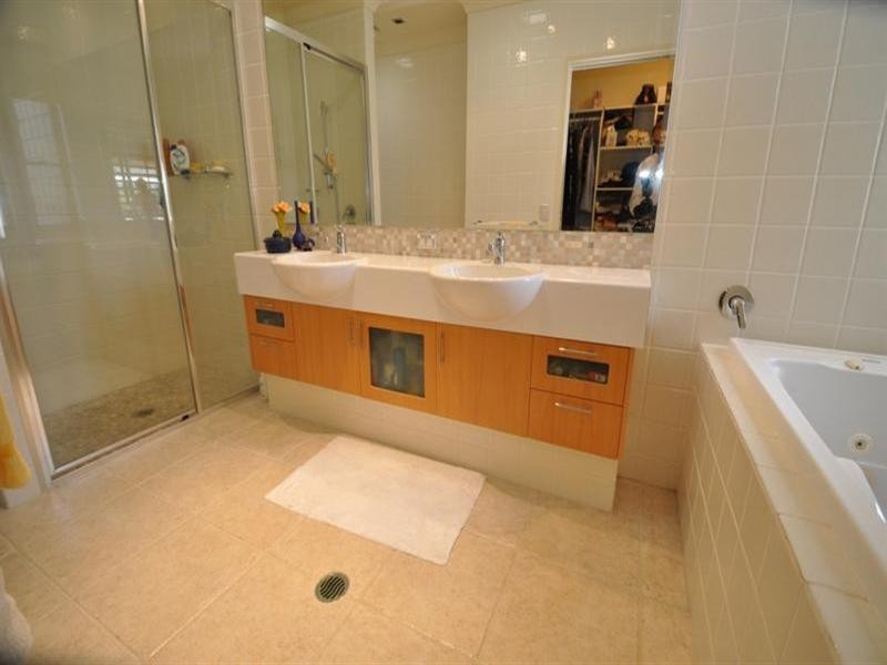 1/2033 The Vistas Drive,  Emerald Lakes, Carrara QLD 4211