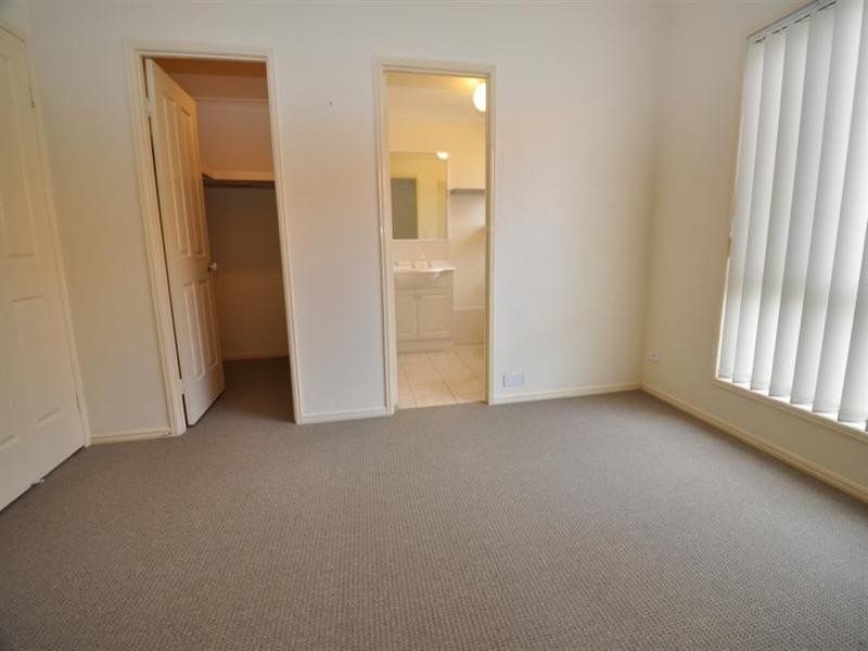 18 Bonin Close, Pacific Pines QLD 4211