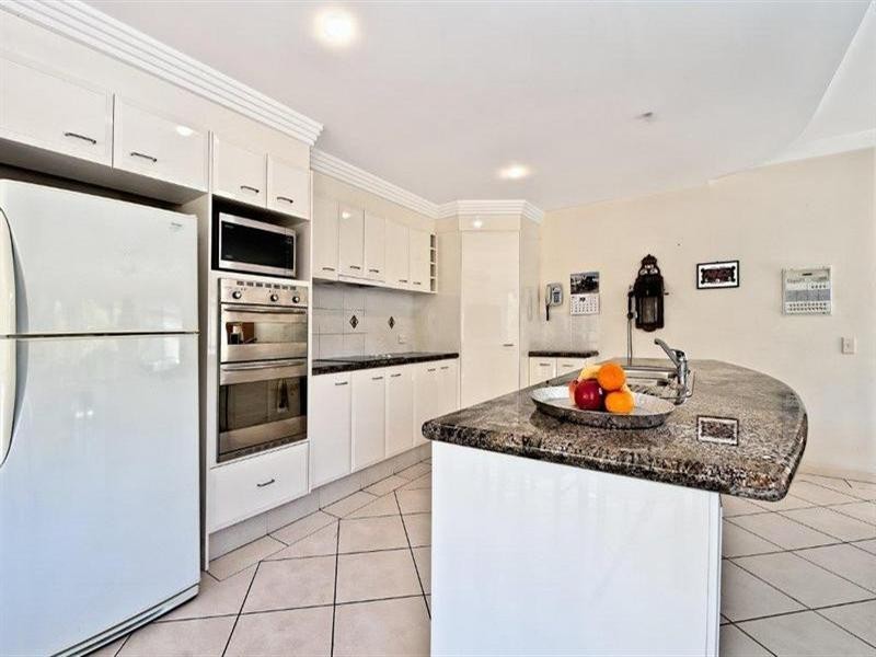 4 Renate Way, Benowa QLD 4217