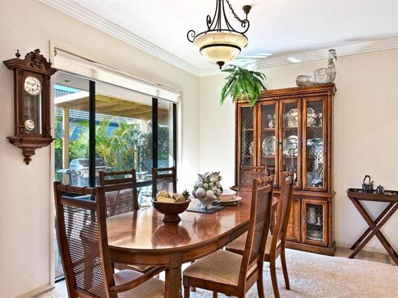 4 Renate Way, Benowa QLD 4217