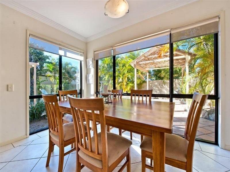 4 Renate Way, Benowa QLD 4217