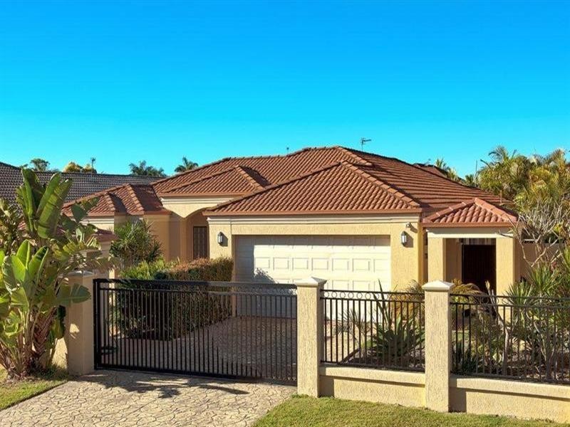 4 Renate Way, Benowa QLD 4217