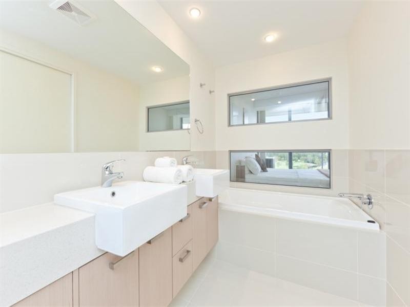 285 Signature. 135 Lakelands Drive, Merrimac QLD 4226