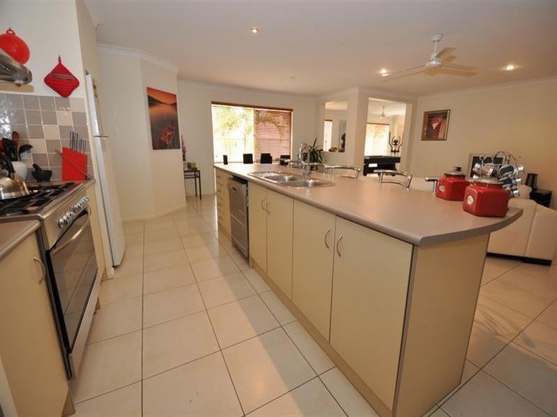 18 Zane Street, Molendinar QLD 4214