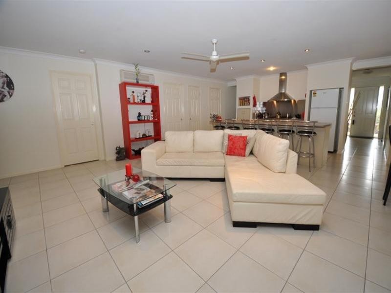 18 Zane Street, Molendinar QLD 4214