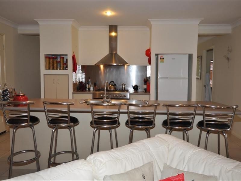 18 Zane Street, Molendinar QLD 4214