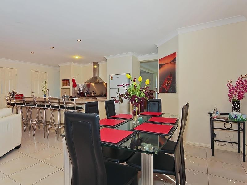 18 Zane Street, Molendinar QLD 4214