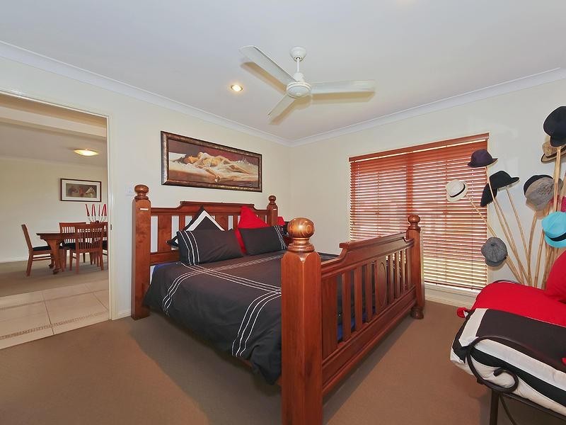 18 Zane Street, Molendinar QLD 4214