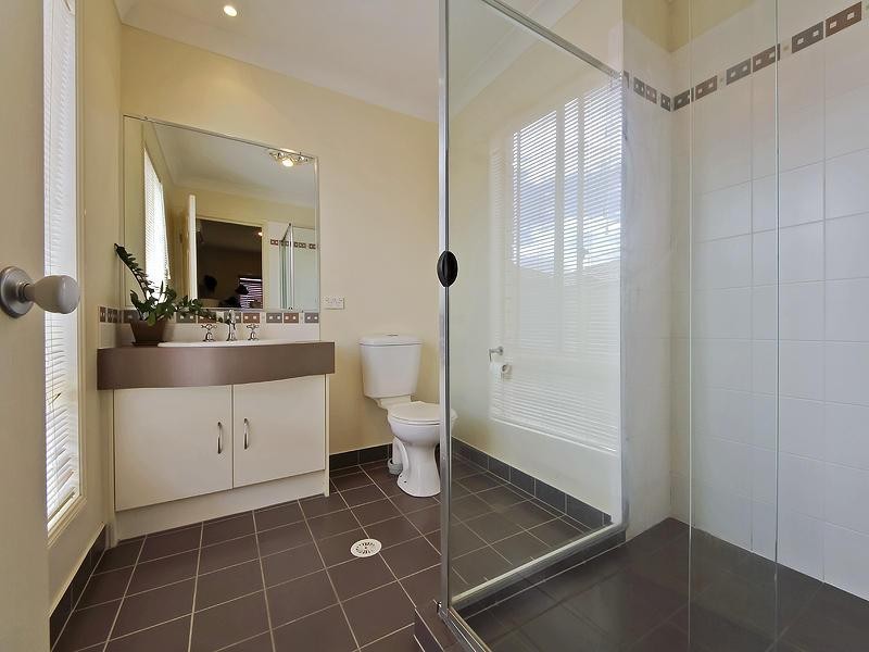 18 Zane Street, Molendinar QLD 4214