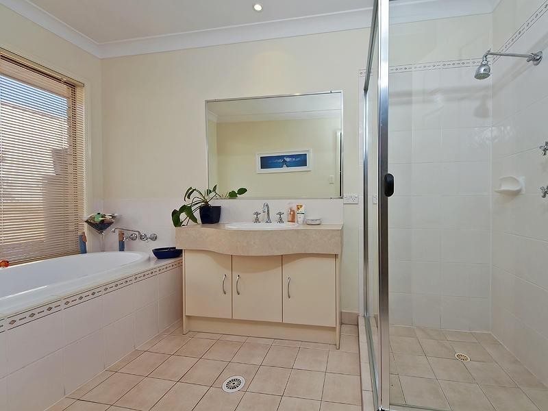 18 Zane Street, Molendinar QLD 4214