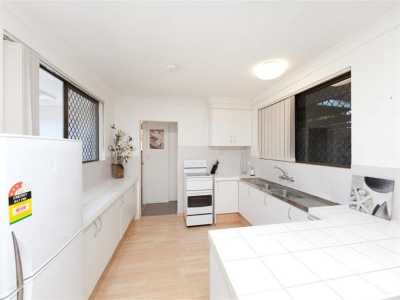 2/9 Tima Avenue, Bundall QLD 4217