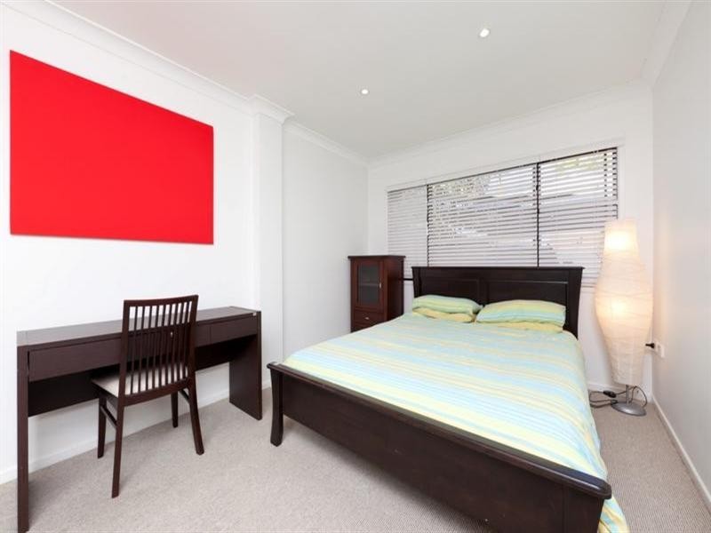 2/9 Tima Avenue, Bundall QLD 4217