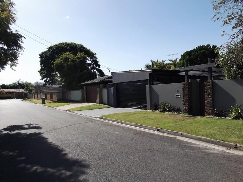 5 Fairway Avenue, Southport QLD 4215