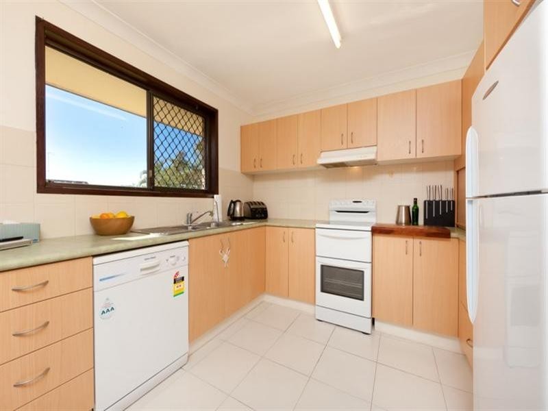 32 Lambros Drive, Benowa QLD 4217