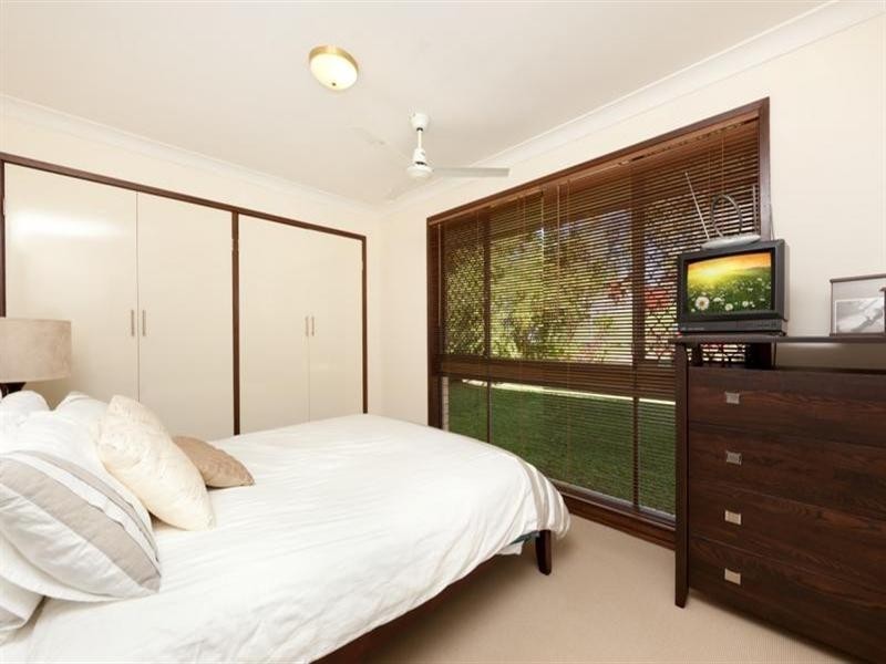 32 Lambros Drive, Benowa QLD 4217