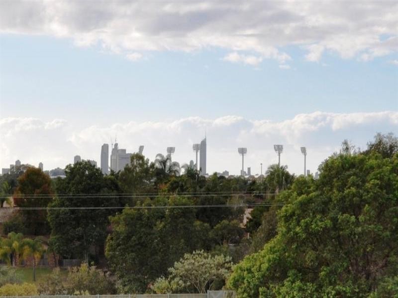 34 Paddington Drive, Carrara QLD 4211