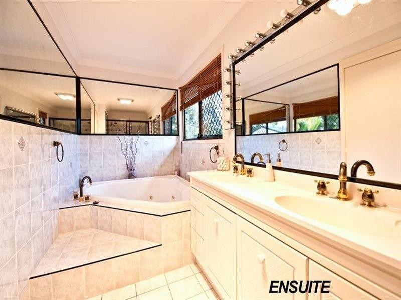 14 Jerrob Court, Carrara QLD 4211