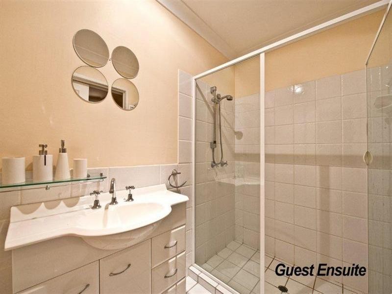 14 Jerrob Court, Carrara QLD 4211