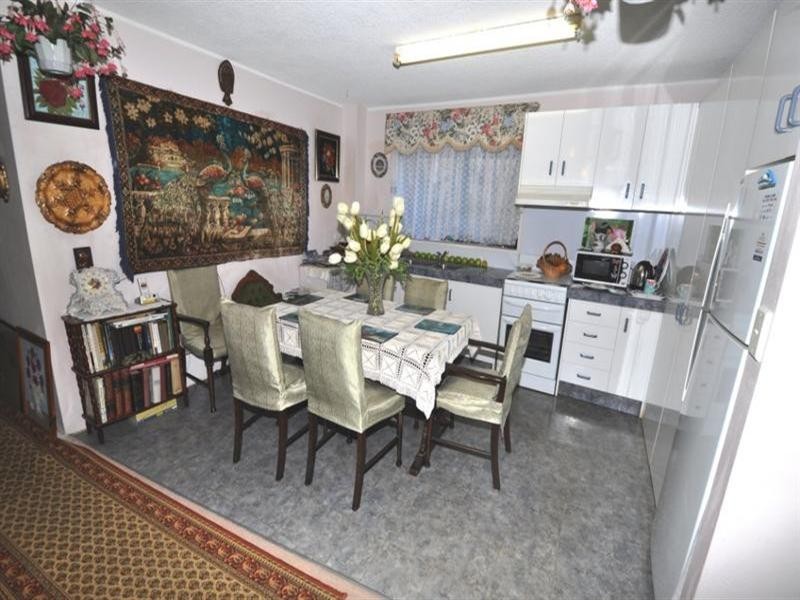 10 Vegas.  18 Tarcoola Crescent, Chevron Island QLD 4217