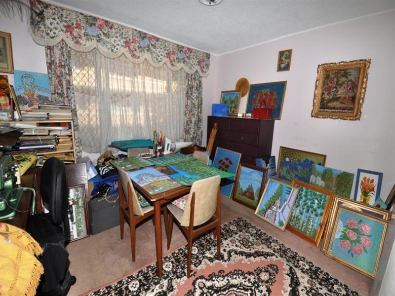 10 Vegas.  18 Tarcoola Crescent, Chevron Island QLD 4217