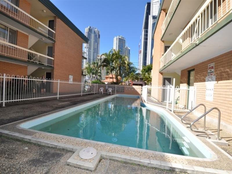 10 Vegas.  18 Tarcoola Crescent, Chevron Island QLD 4217