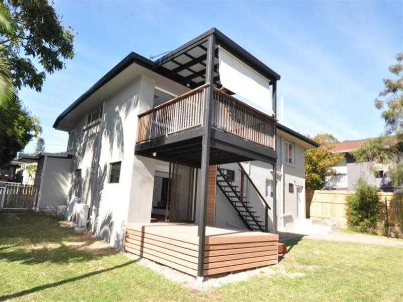 3 Grevillia Avenue, Southport QLD 4215