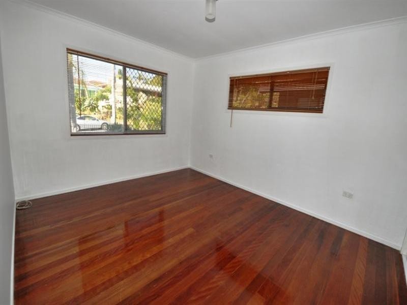 3 Grevillia Avenue, Southport QLD 4215