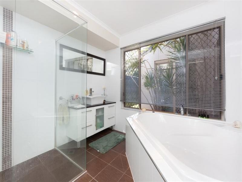 73 Marbella Drive, Benowa QLD 4217