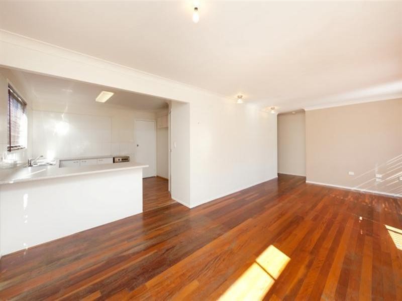 16 Glass Street, Ashmore QLD 4214