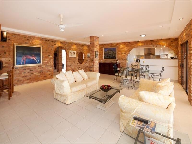 73 Campbell Street, Sorrento QLD 4217