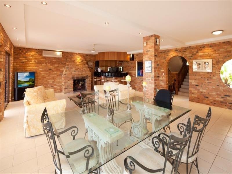 73 Campbell Street, Sorrento QLD 4217