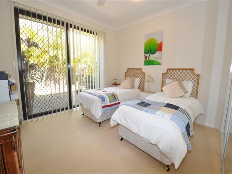 2 Magenta Drive, Varsity Lakes QLD 4227