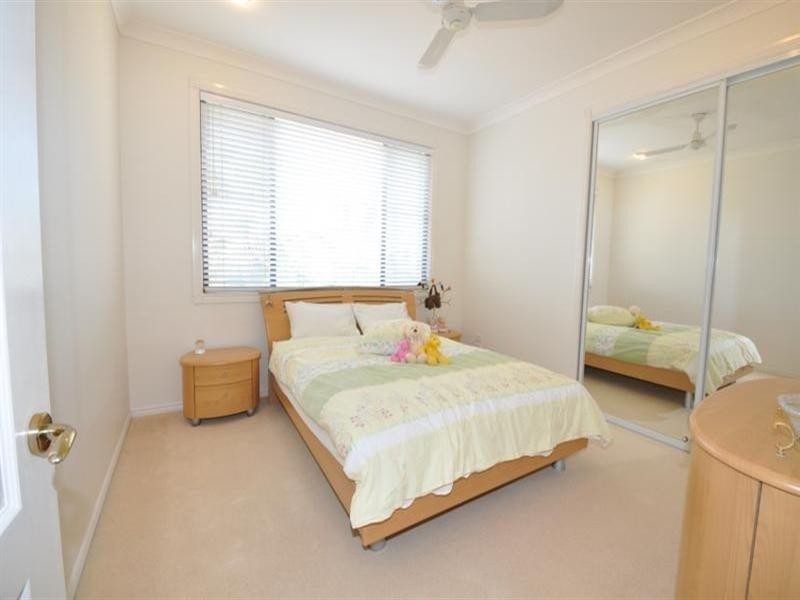 2 Magenta Drive, Varsity Lakes QLD 4227