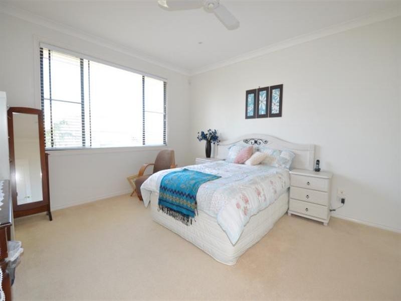 2 Magenta Drive, Varsity Lakes QLD 4227