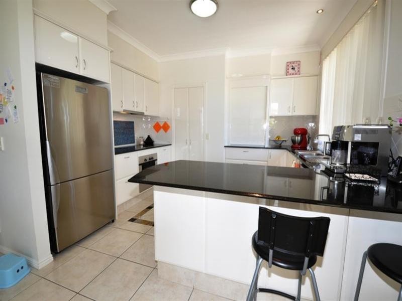 2 Magenta Drive, Varsity Lakes QLD 4227