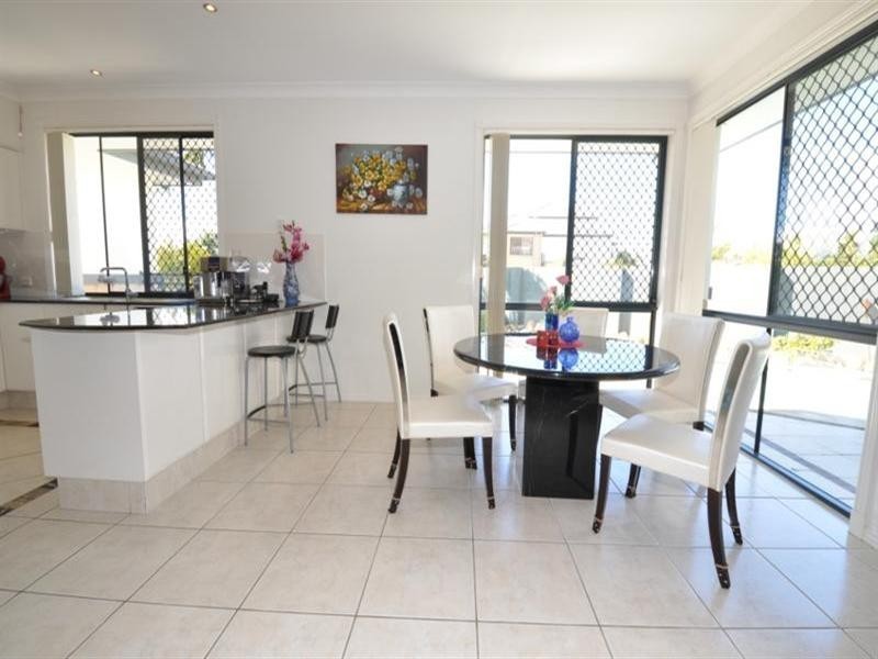 2 Magenta Drive, Varsity Lakes QLD 4227