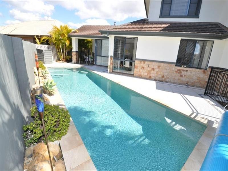 2 Magenta Drive, Varsity Lakes QLD 4227