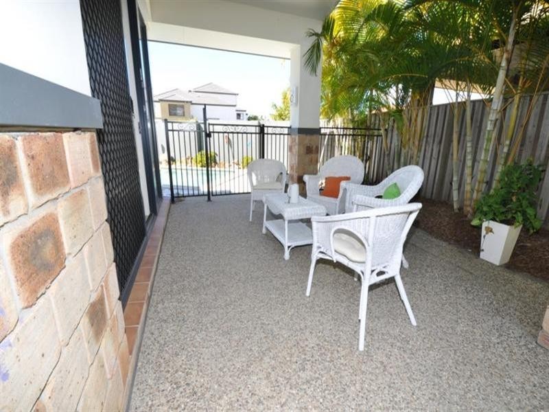 2 Magenta Drive, Varsity Lakes QLD 4227