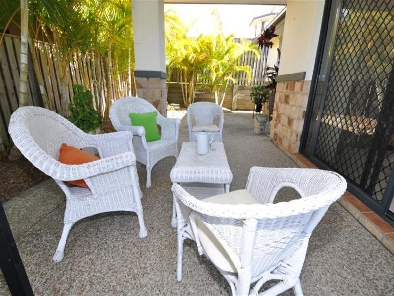 2 Magenta Drive, Varsity Lakes QLD 4227