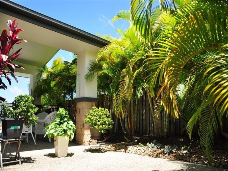 2 Magenta Drive, Varsity Lakes QLD 4227