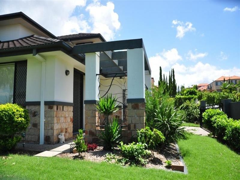 2 Magenta Drive, Varsity Lakes QLD 4227