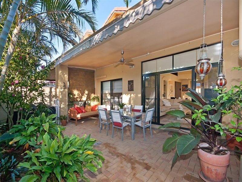 1-18 Poinciana Crescent, Bundall QLD 4217