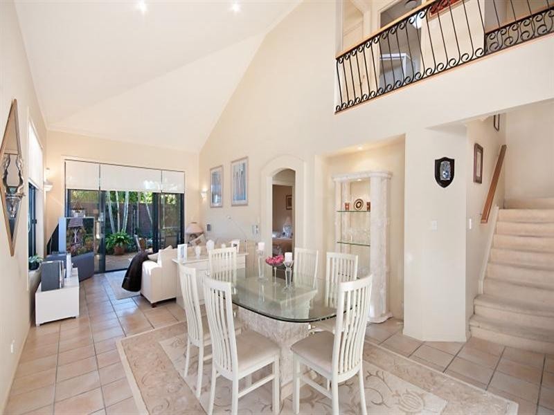 1/18 Poinciana Crescent, Bundall QLD 4217