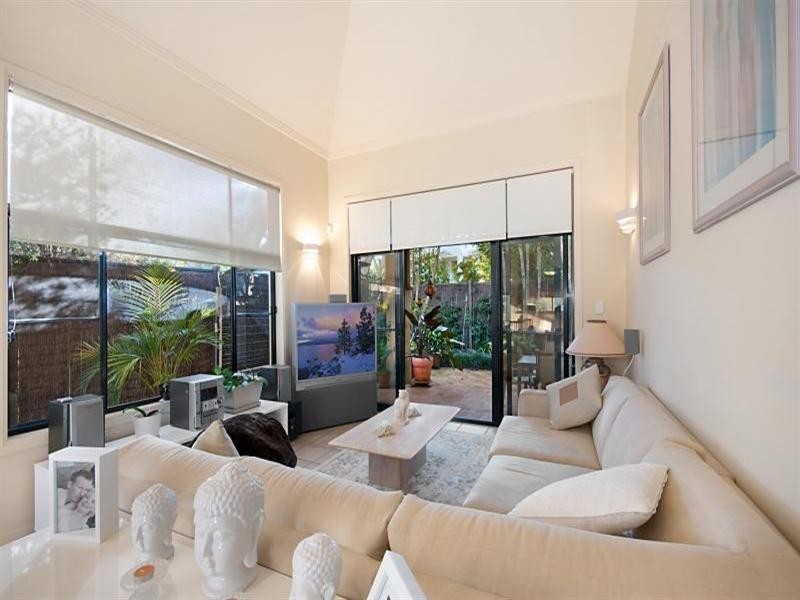 1/18 Poinciana Crescent, Bundall QLD 4217