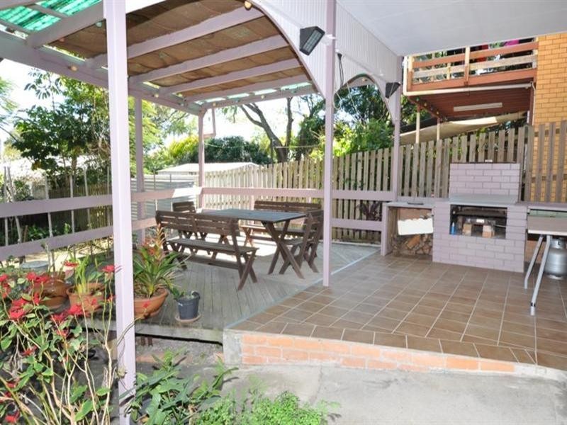 23 Eileen Avenue, Southport QLD 4215