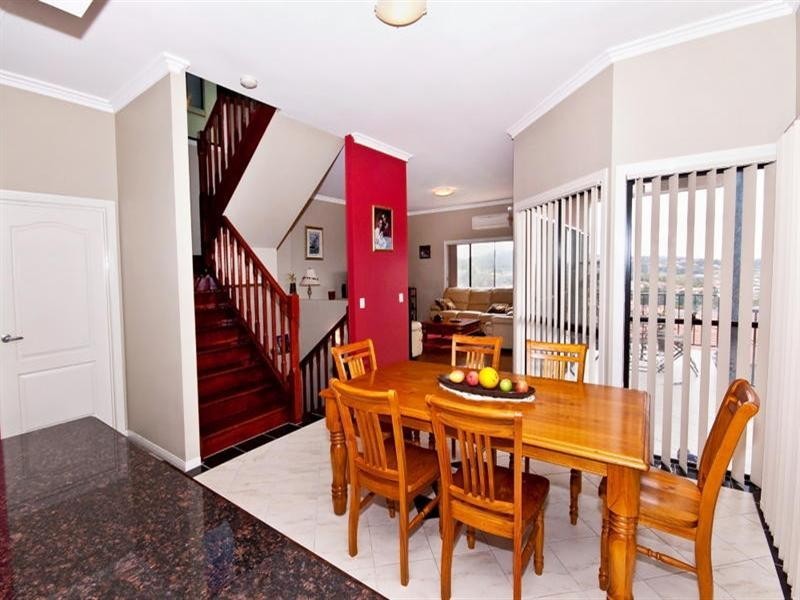 10 Woodward Lane, Pacific Pines QLD 4211