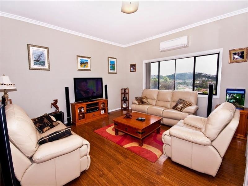 10 Woodward Lane, Pacific Pines QLD 4211