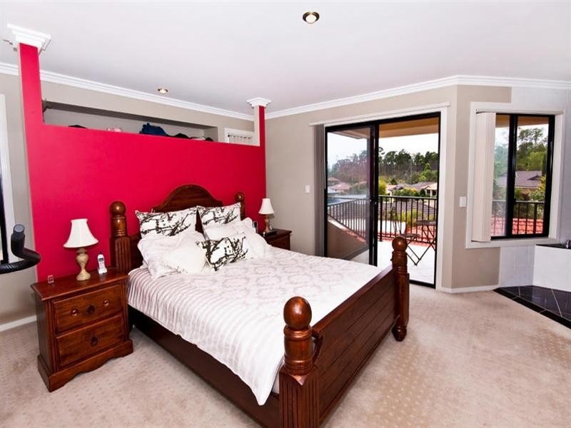 10 Woodward Lane, Pacific Pines QLD 4211