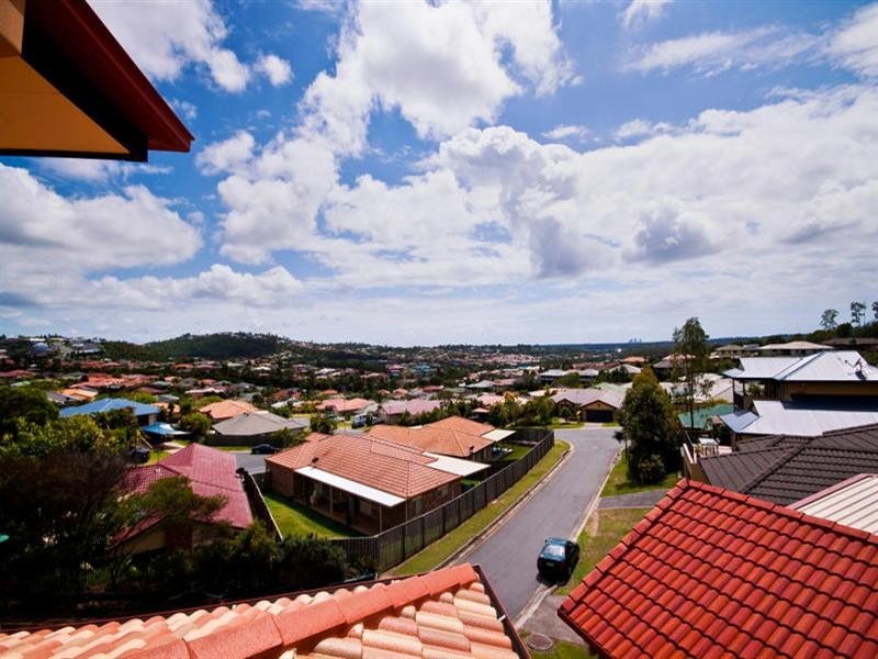 10 Woodward Lane, Pacific Pines QLD 4211